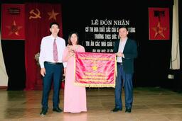 Lễ đón nhận Cờ thi đua xuất sắc của UBND tỉnh và kỷ niệm ngày nhà giáo Việt Nam
